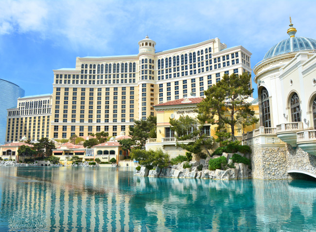 The Bellagio is The Most ELEGANT Luxury Hotel in Las Vegas 