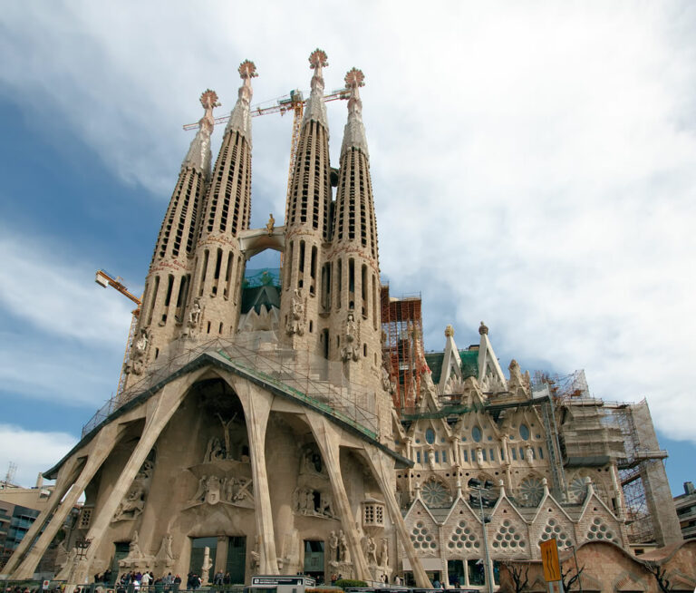 La Sagrada Familia: An unfinished masterpiece you must visit this year ...