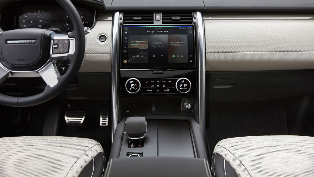 Land Rover Discovery D300 interior