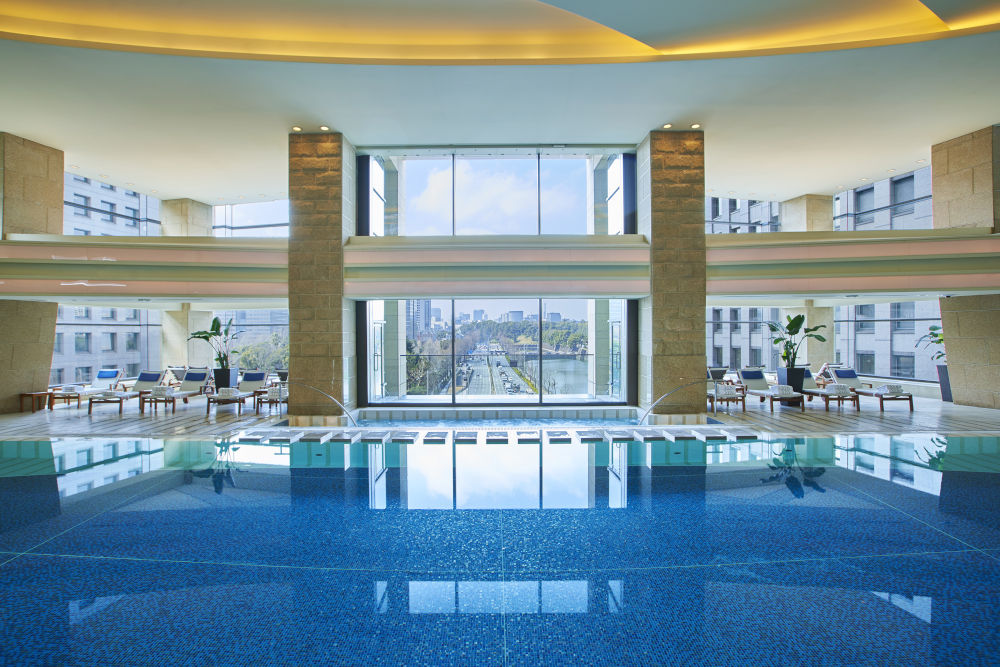 peninsula tokyo pool