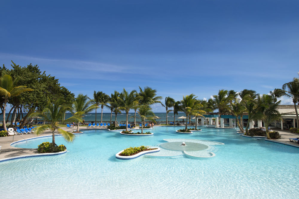 Coconut Bay Beach Resort and Spa swimmig pool