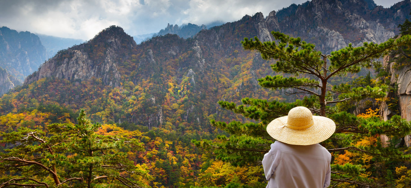 Buddhist monk meditation at seorak mountains at the Seorak-san National Park, Soraksan, South korea