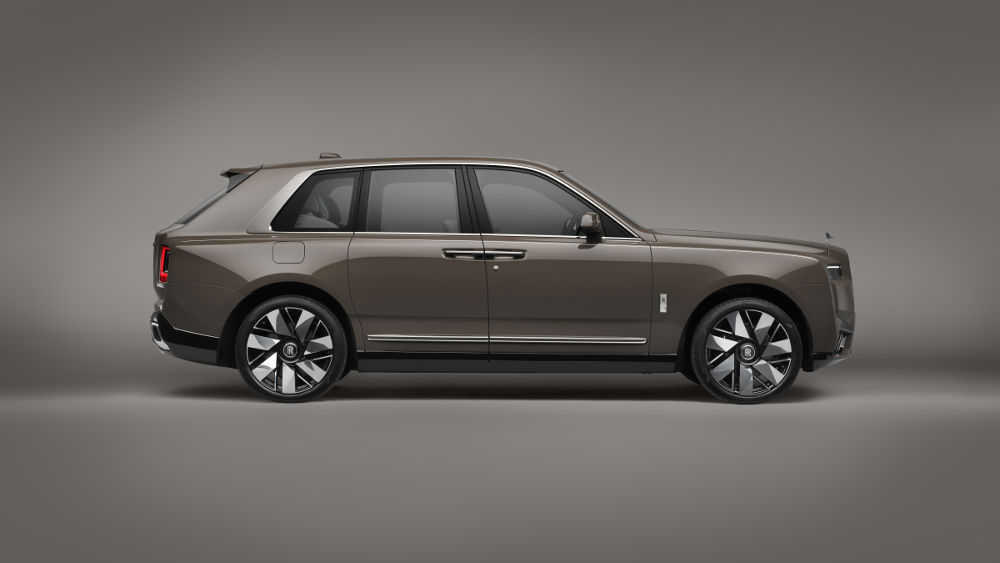 Rolls-Royce Cullinan Series II side view