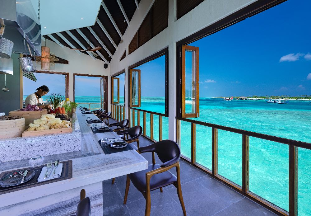 dining-atmosphere-kanifushi