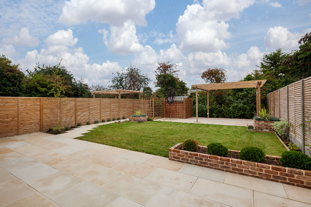 Rear landscaped gardens