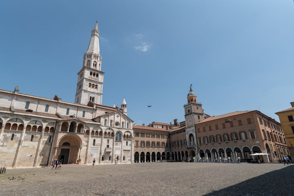 modena square